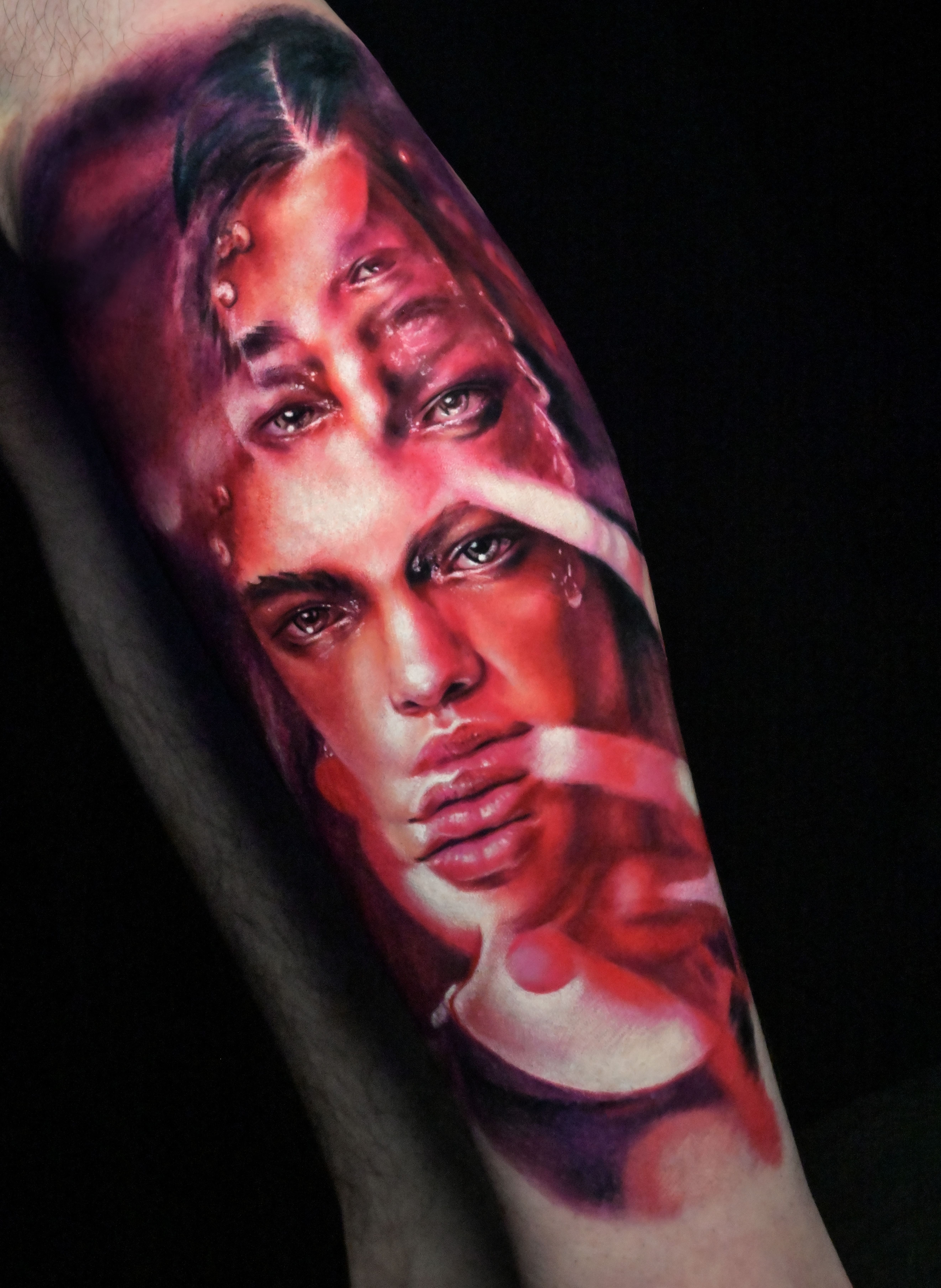Surreal multi-face portrait tattoo by Cathy Xiaonie - Interconnected realism faces in black/gray - Chongqing avant-garde tattoo studio