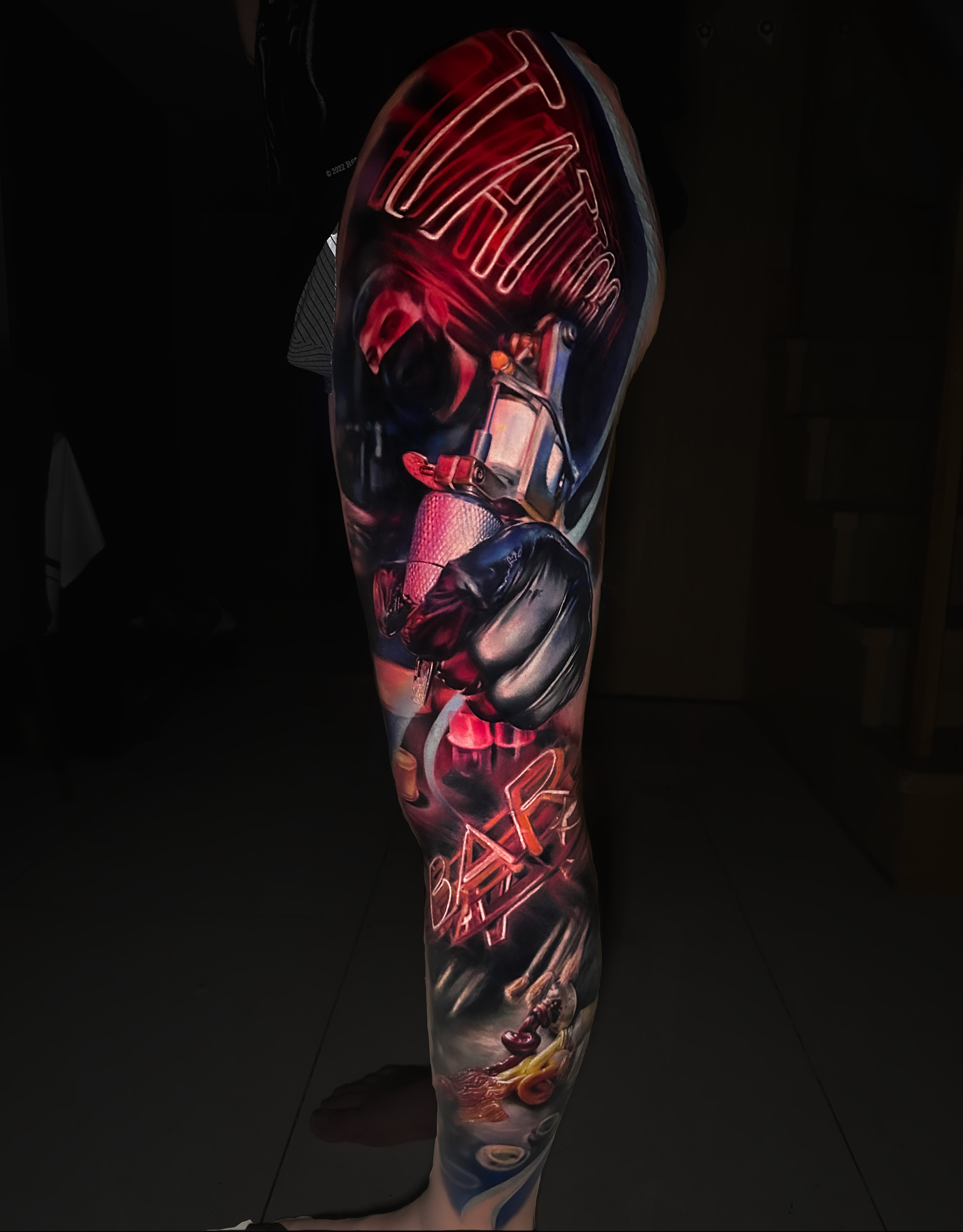 The magic happens here! Cathy Tattoo's steady hand creating flawless gradients #TattooProcess #ChongqingArtist