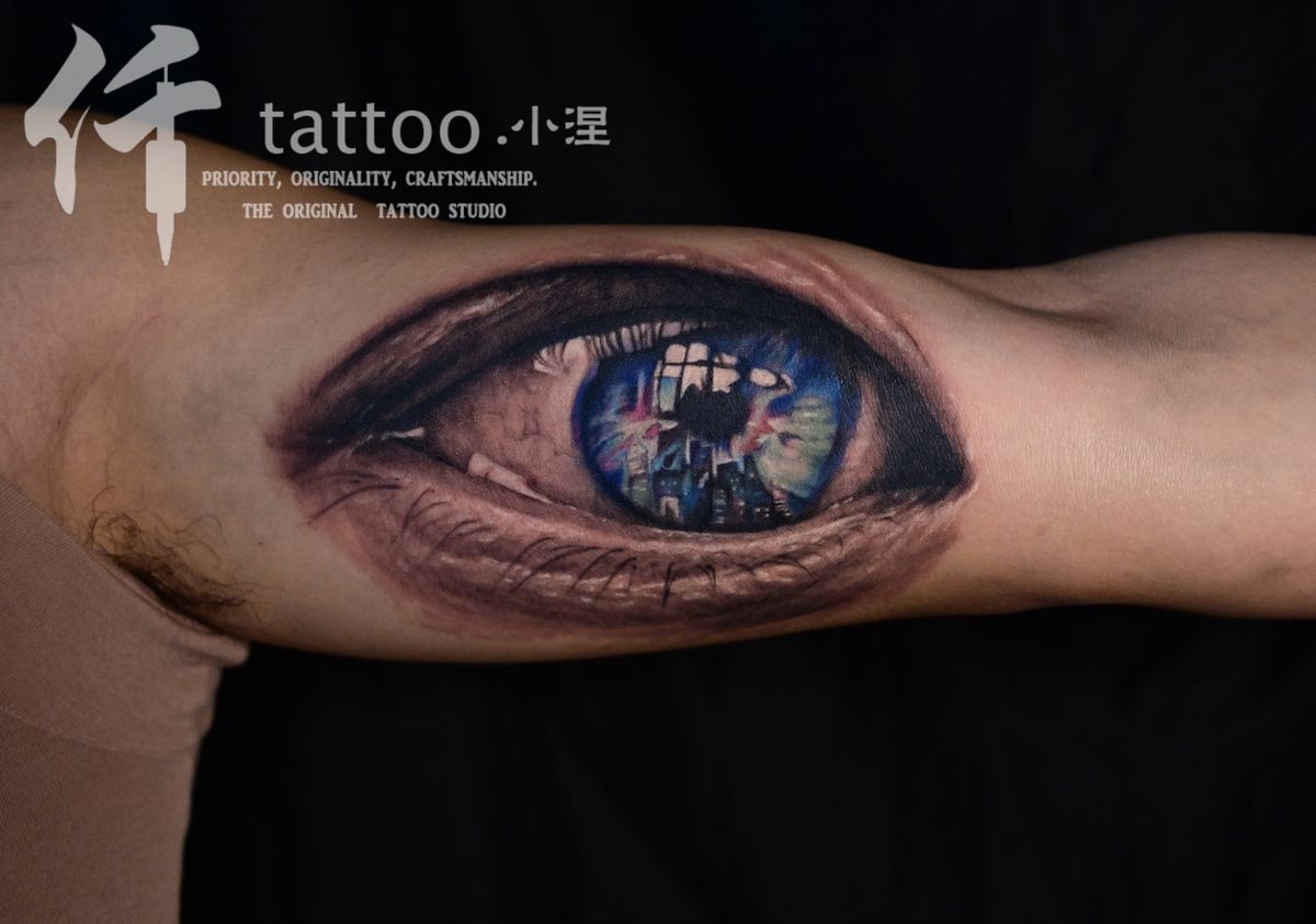 Hyper-realistic eye tattoo by Cathy Xiaonie - Detailed iris shading with perfect pupil reflection - Chongqing realism specialist